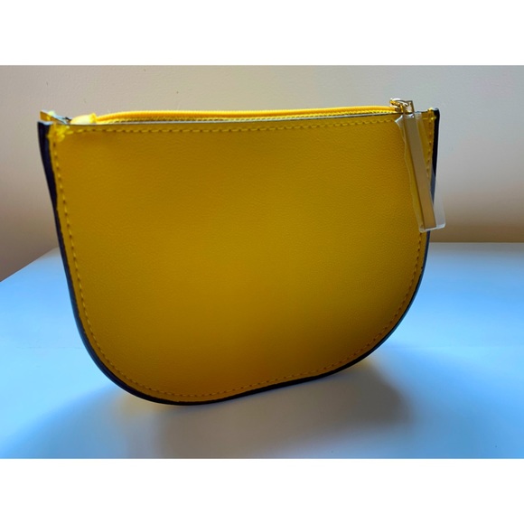 Elizabeth Arden mustard yellow makeup bag - Picture 4 of 10
